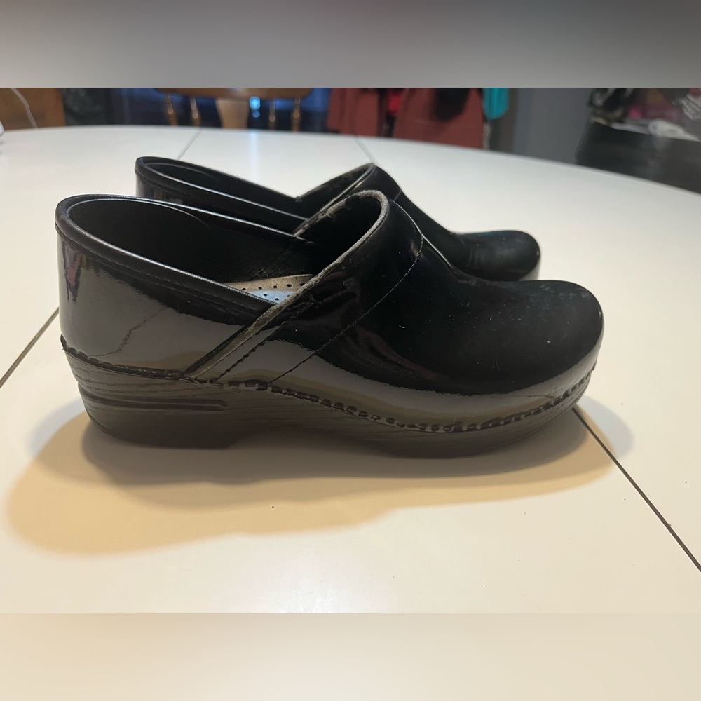 Dansko women’s size 39 (9) black clogs healthcare favorite